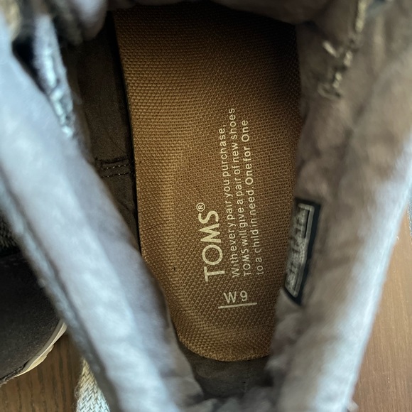 Toms Mid Top Gray and White Cloth Shoe W9 - Picture 8 of 10